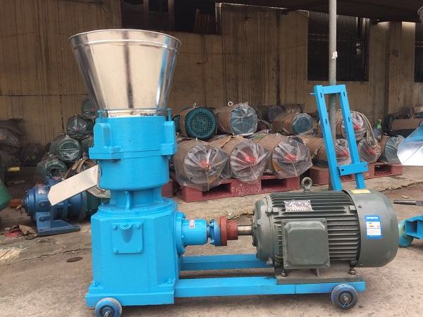 禽畜飼喂顆粒飼料的好處、飼料攪拌機，顆粒機。