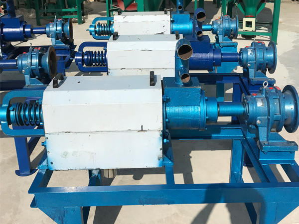 飼料粉碎攪拌機 飼料粉碎攪拌機