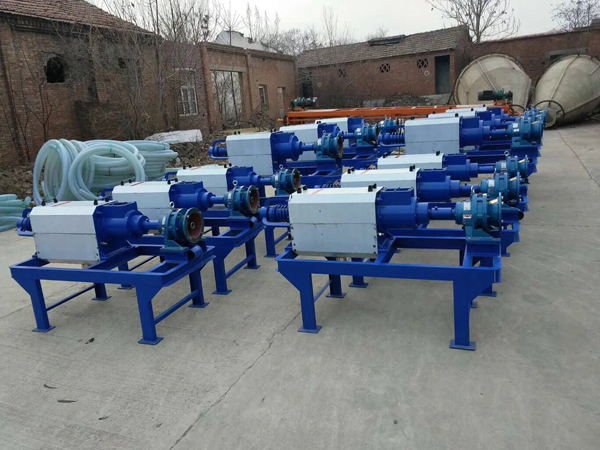 飼料粉碎攪拌機 飼料粉碎攪拌機